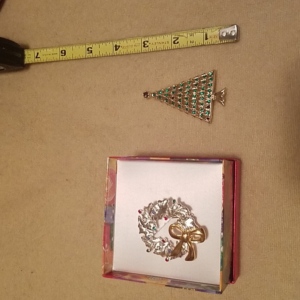 Two Christmas brooches NWOT - Picture 2 of 2